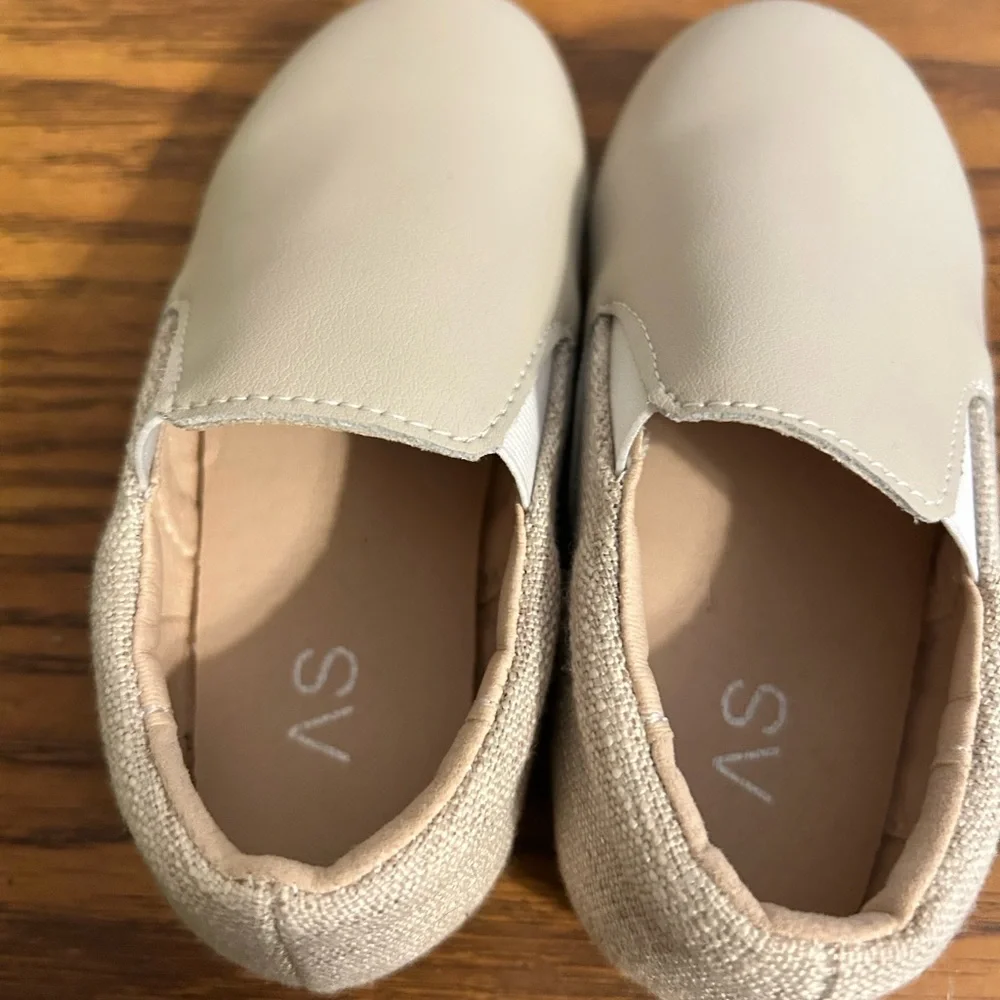 AS Toddler Slip-On Beige Loafers Size 9